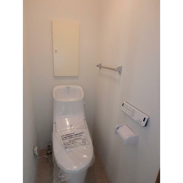 トイレ　嬉しい温水洗浄便座付き♪