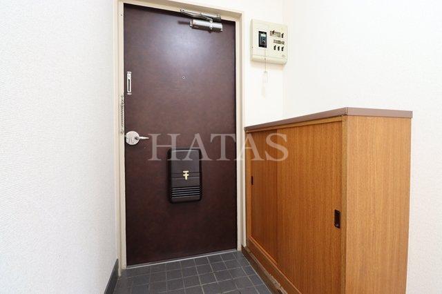 玄関　同物件別部屋・間取りが反転しています。