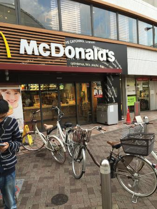 飲食店　マクドナルド千歳船橋駅前店（飲食店）まで388m