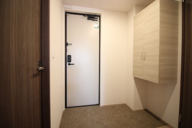 D-ROOM平田台の玄関写真