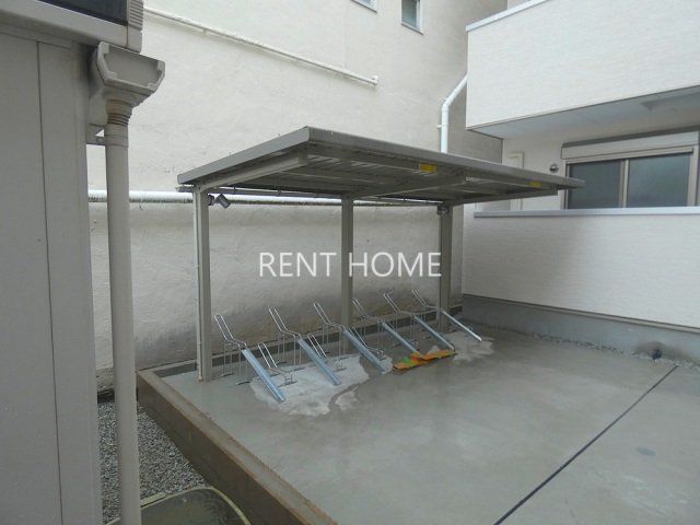 その他共有部分　屋根付きの駐輪場です。