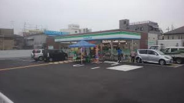 コンビニ　ファミリーマート尼崎戸ノ内店（コンビニ）まで635m