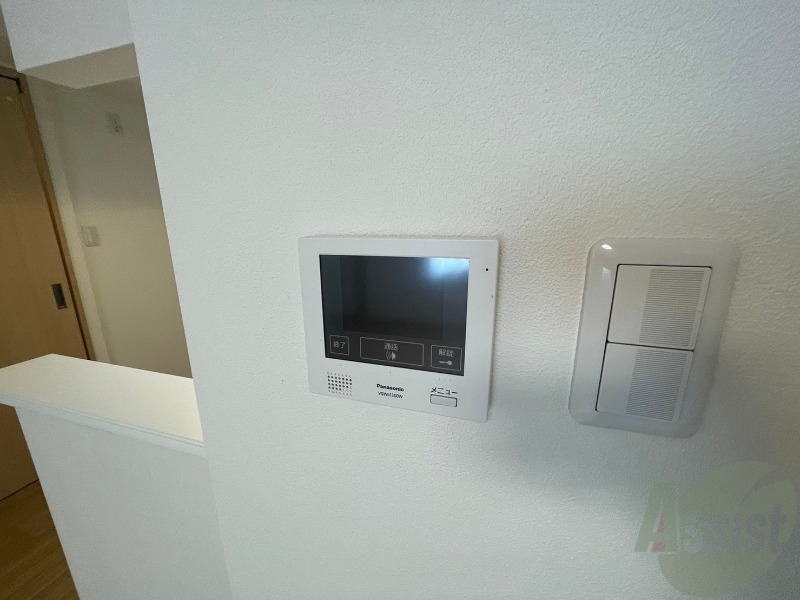 セキュリティ　インターホンにはカメラが付いて来客確認ができ安心ですね。