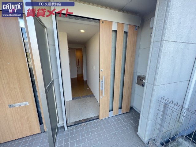 玄関　同物件別室の画像です