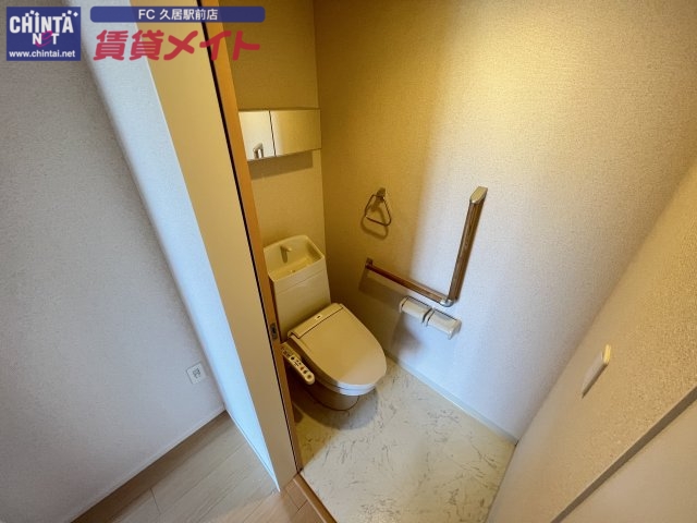 トイレ　同物件別室の画像です