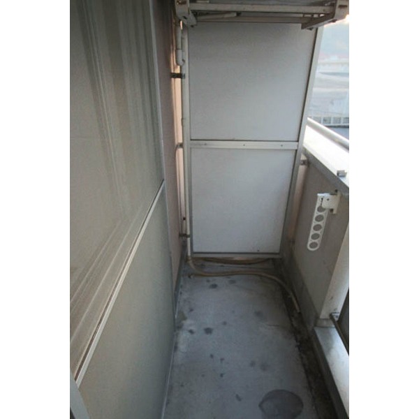 バルコニー　同じ建物の別の部屋