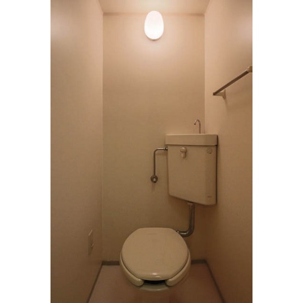 トイレ　温水洗浄便座