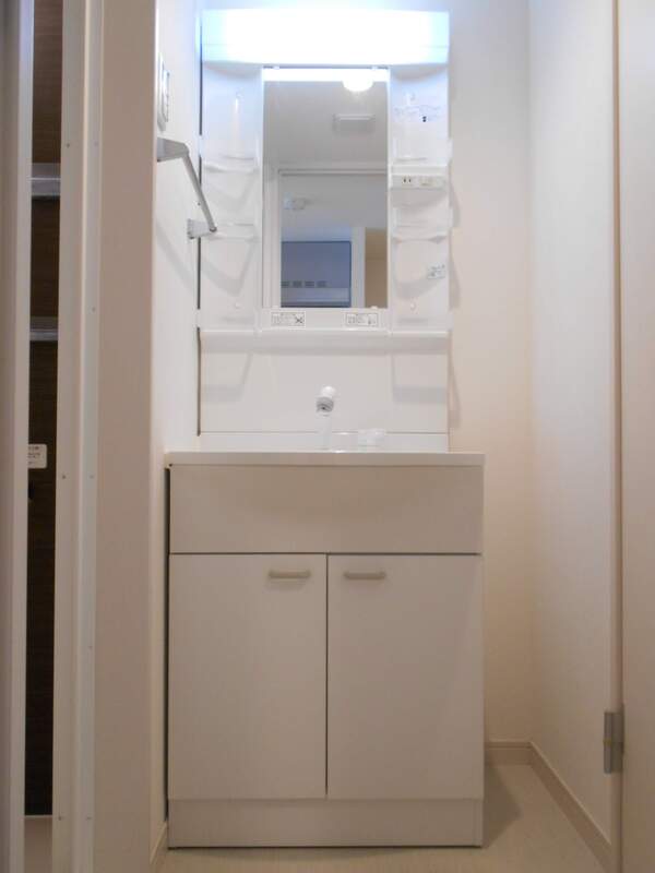 洗面設備　コンパクトで使いやすい洗面所