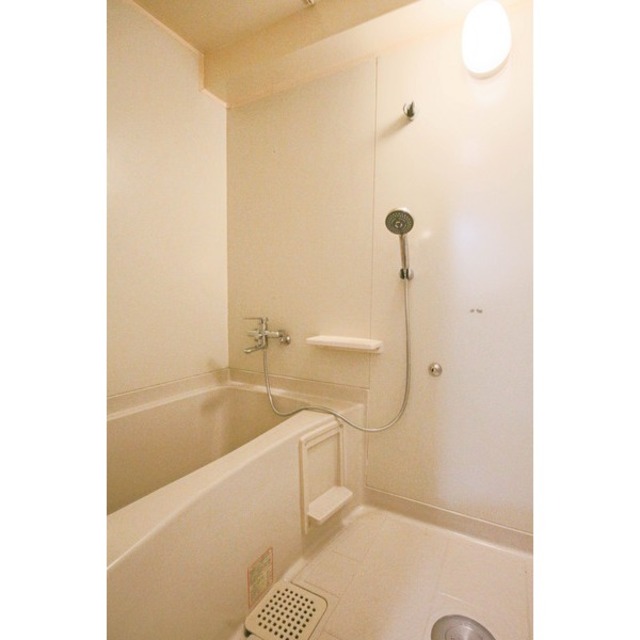 バス・シャワールーム　同じ建物の別のお部屋