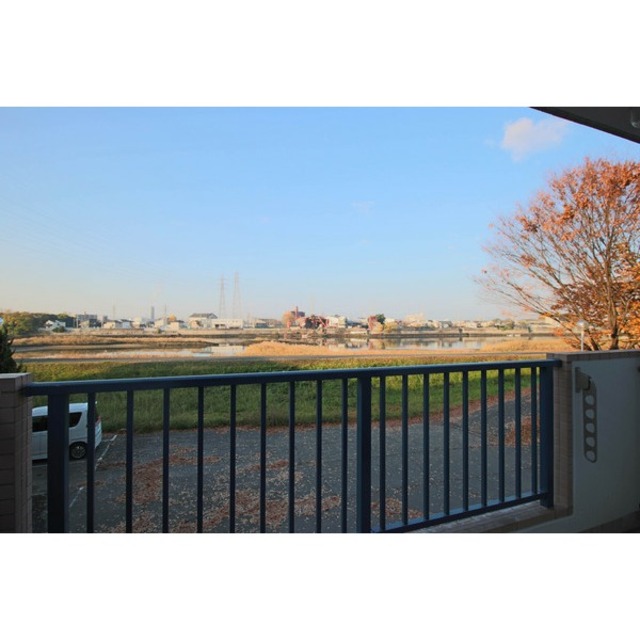 バルコニー　同じ建物の別のお部屋