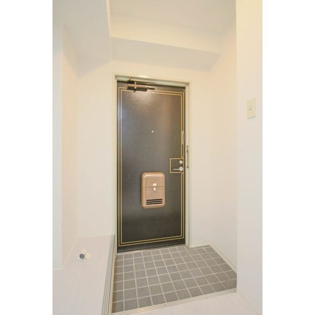 玄関　同じ建物の別のお部屋