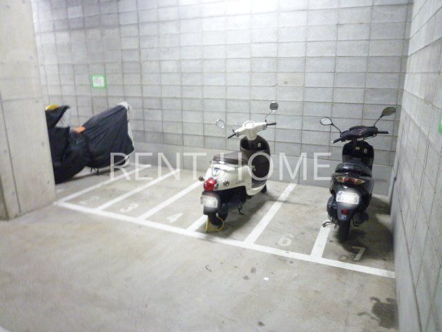 駐車場　バイク置場あり