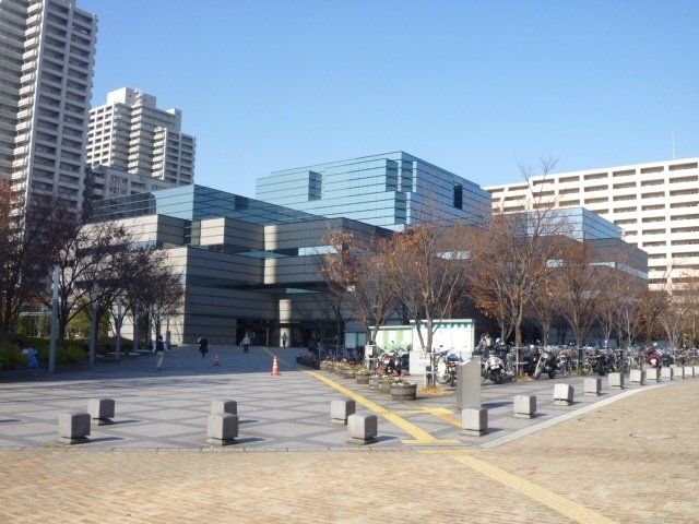 図書館　大阪府立中央図書館（図書館）まで820m