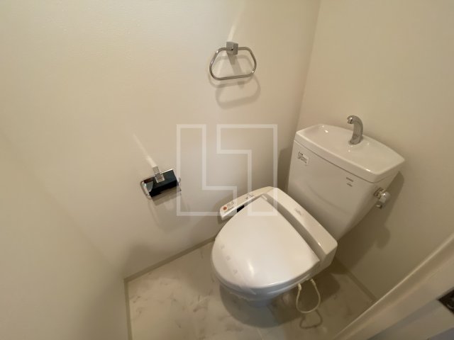 トイレ　レジディア江戸堀　温水洗浄便座