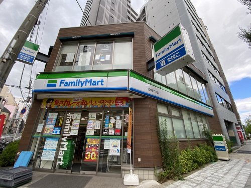 コンビニ　ファミリーマート（コンビニ）まで20m