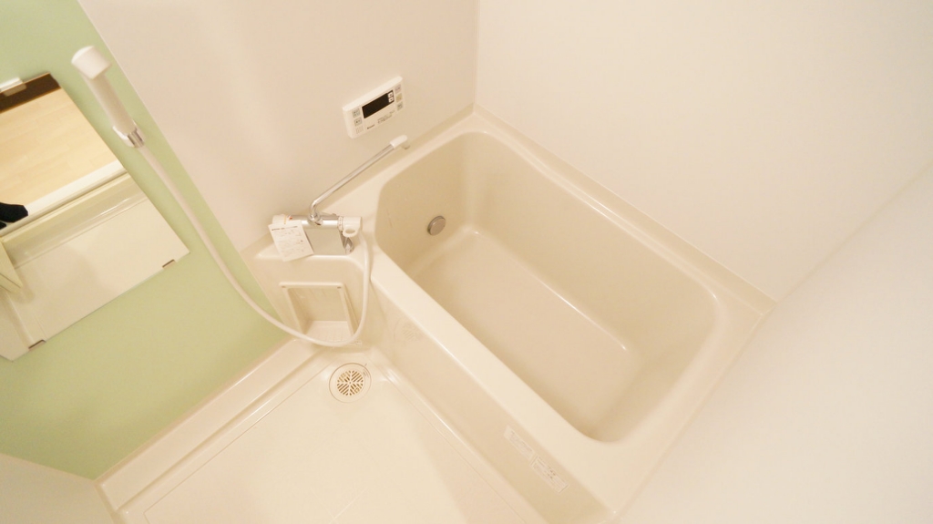 バス・シャワールーム　清潔感のあるお風呂。