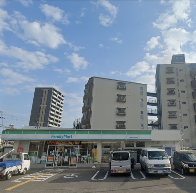 コンビニ　ファミリーマート八尾安中町六丁目店（コンビニ）まで587m