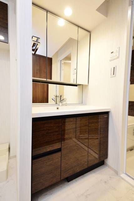 洗面設備　写真は同タイプ住居です。