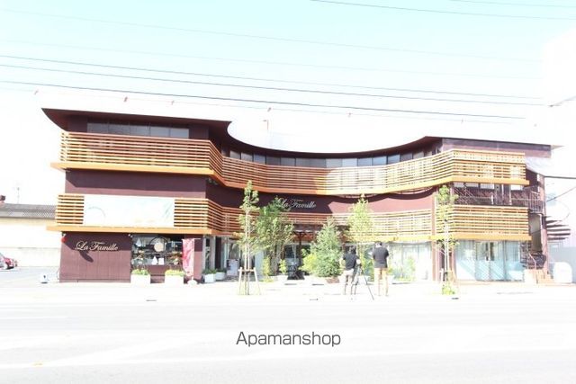 飲食店　ラ・ファミーユ　高松本店（飲食店）まで492m