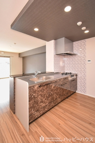 キッチン　同物件の同じ間取りのお写真です。現況優先でお願いします。