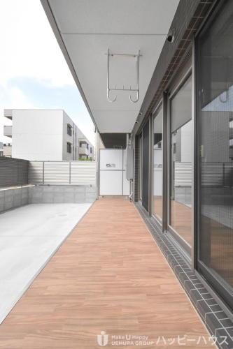 バルコニー　１階のお部屋のお写真です。現況優先でお願いします。