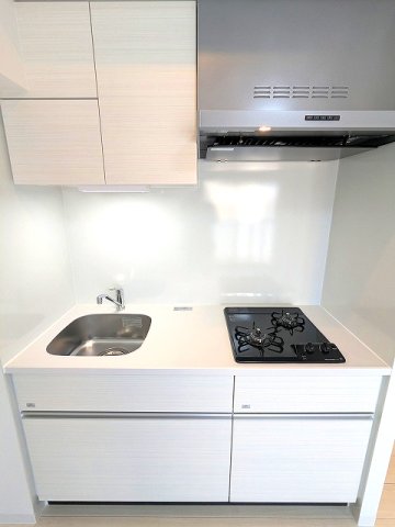 キッチン　ガス2口システムキッチン、瀟洒でお手入れ楽なガラストップコン