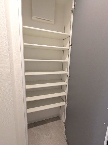 玄関　収納豊富なシューズインクローゼットです