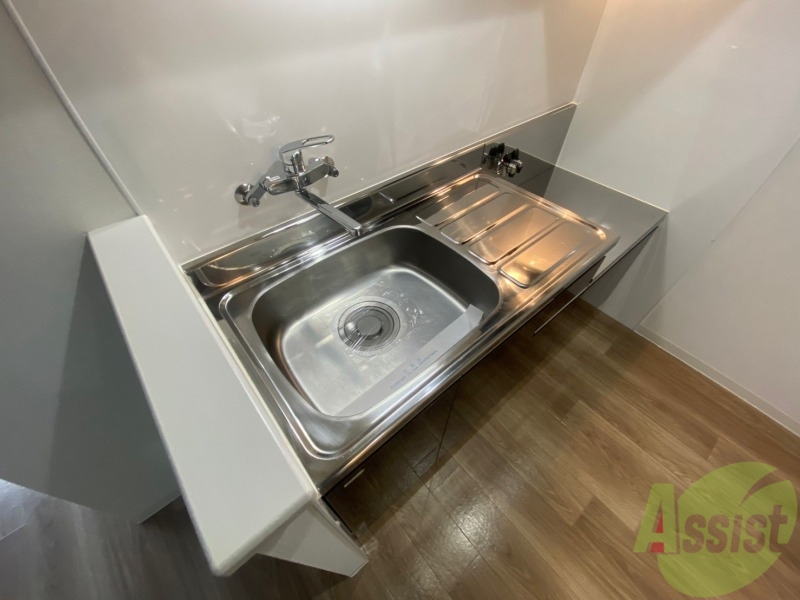 キッチン　洗い場が大きくて洗い物もしやすそうです。