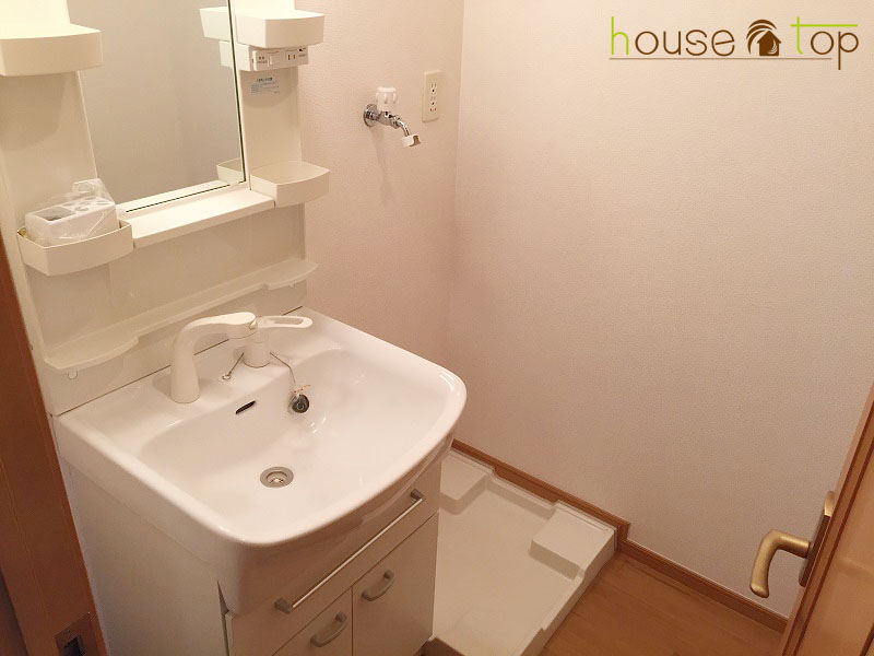 洗面設備　玄関も収納スペースがあります♪