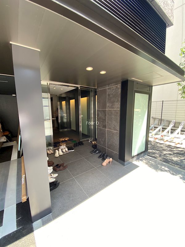 エントランス　《見学予約受付中》