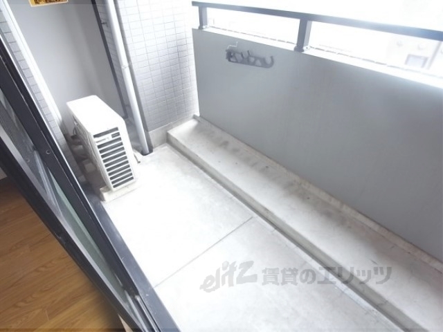 バルコニー　トイレ収納