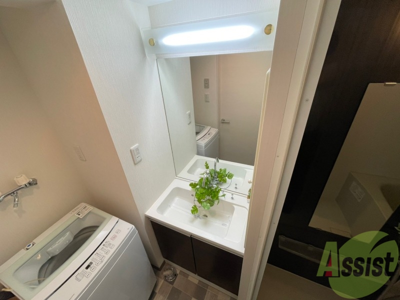 洗面設備　大きくて使いやすそうな独立洗面台になっています。