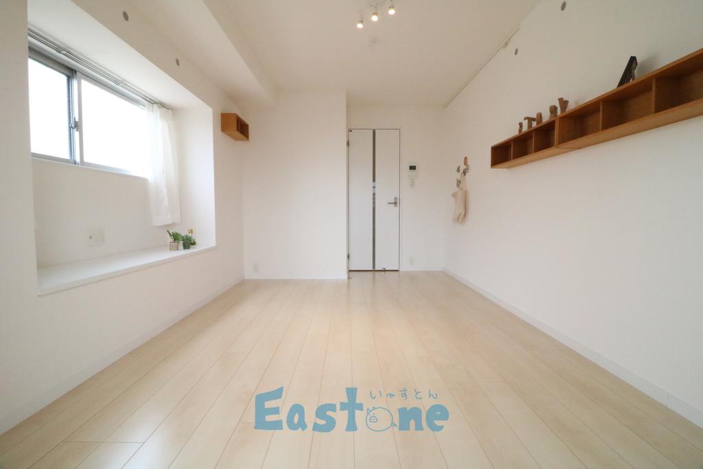 居室・リビング　２面採光の角部屋です