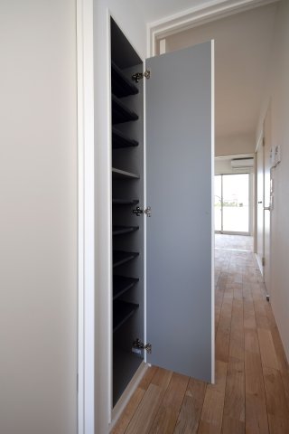 玄関　ピース・ウィステリア A棟