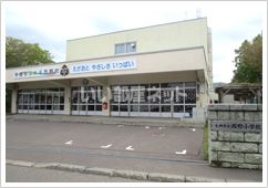 小学校　西野第二小学校（小学校）まで353m