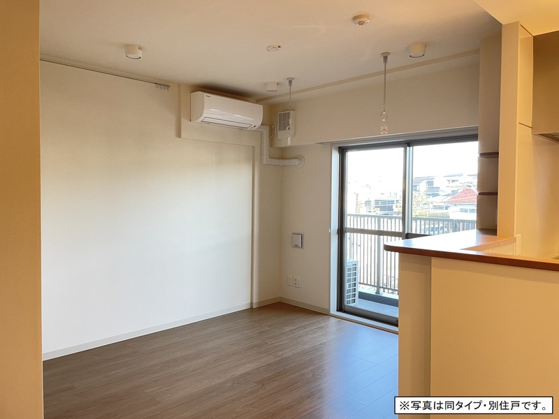 居室・リビング　使いやすい形の為、レイアウトを楽しめます♪