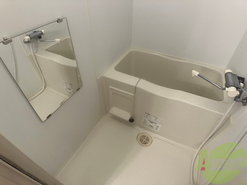 バス・シャワールーム　お風呂になります。一日の疲れを癒してくださいね。