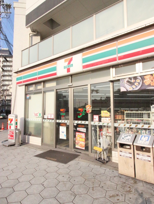 コンビニ　セブンイレブン（コンビニ）まで110m