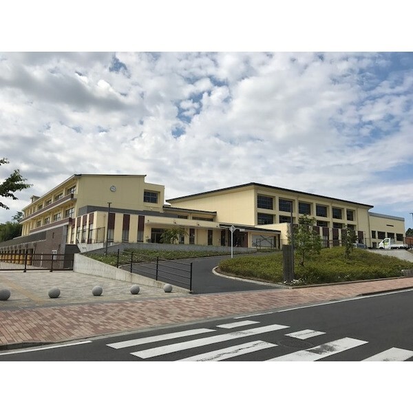 中学校　成田市立公津の杜中学校（中学校）まで309m