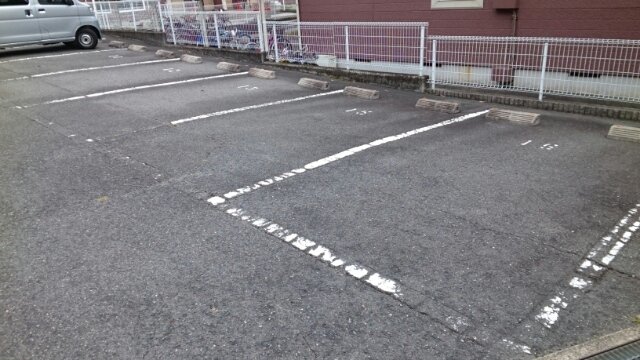 駐車場　駐車場に車を止められます