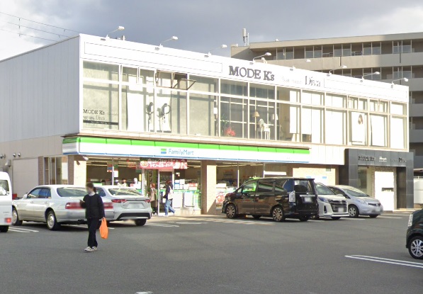 コンビニ　ファミリーマート 宝塚栄町店（コンビニ）まで323m