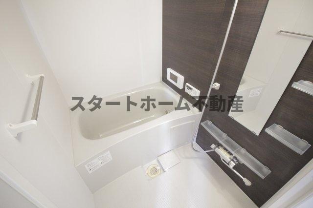 バス・シャワールーム　ゆったり過ごせるお風呂です