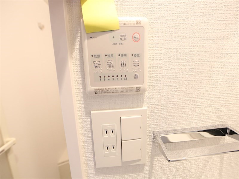 その他設備　浴室暖房乾燥機付き