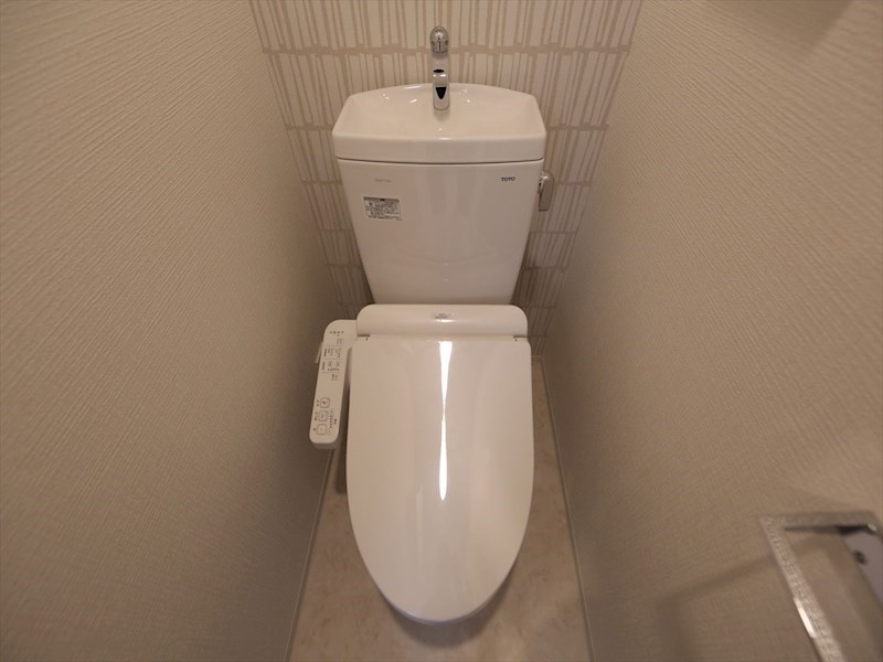 トイレ　温水洗浄暖房便座付トイレ