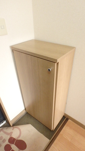 玄関　●下駄箱