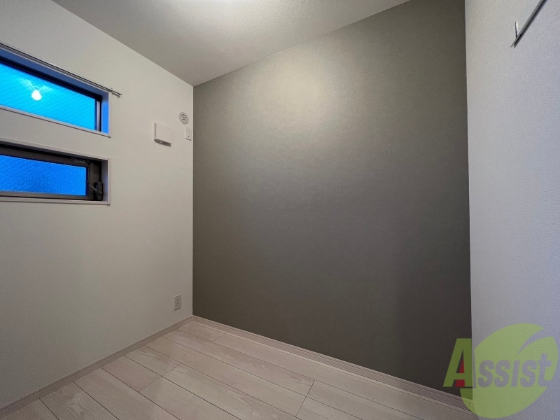 その他部屋・スペース　寝室になりそうな洋室です。シンプルで落ち着きますね。