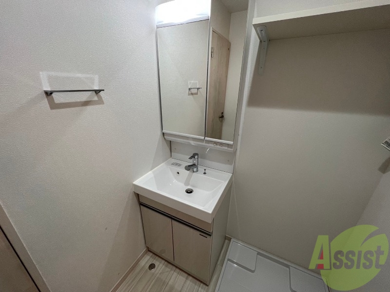 洗面設備　洗面台はシンプルなつくりで手入れがしやすそうですね。