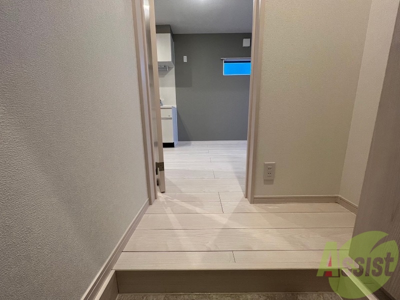 玄関　玄関から撮影しました。明るい印象ですね。