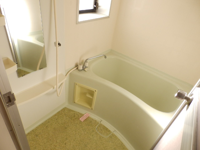 バス・シャワールーム　窓があり快適です