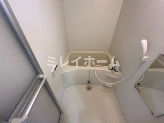 バス・シャワールーム　同建物内、別のお部屋の参考写真になります。